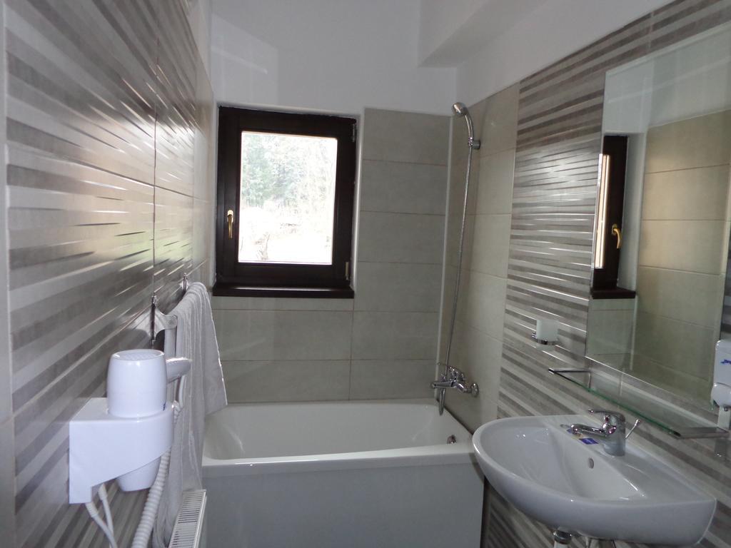Hotel Pensiunea Aurora Racova Esterno foto