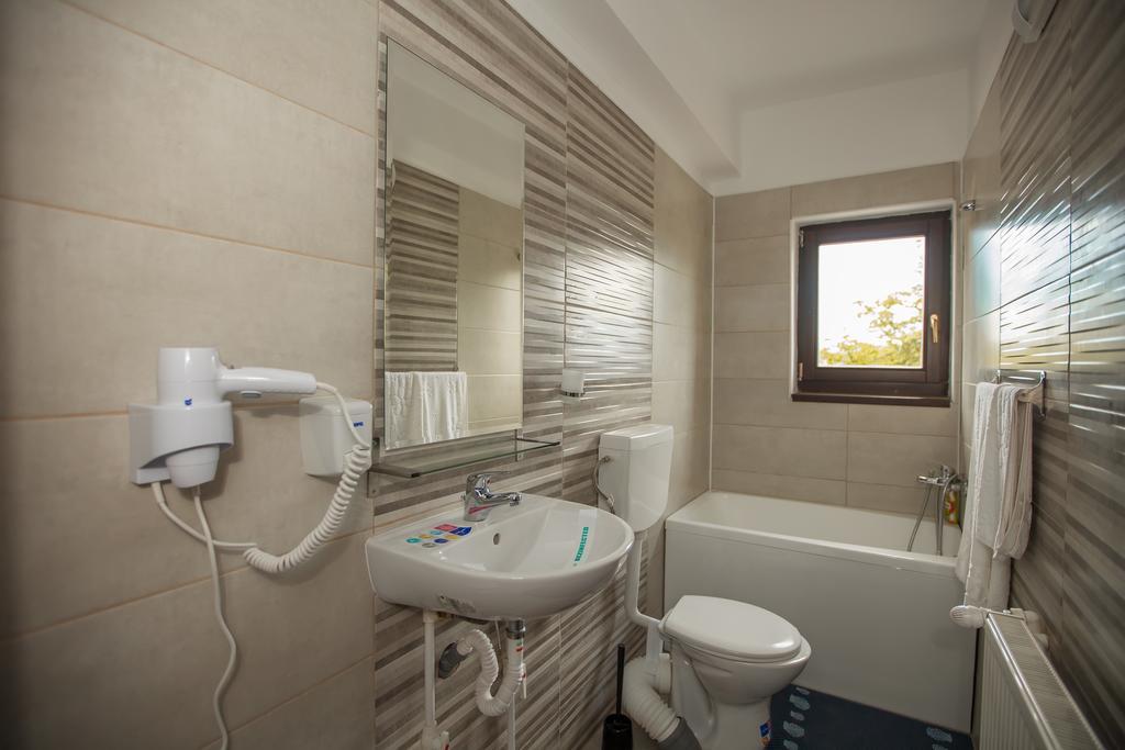 Hotel Pensiunea Aurora Racova Esterno foto